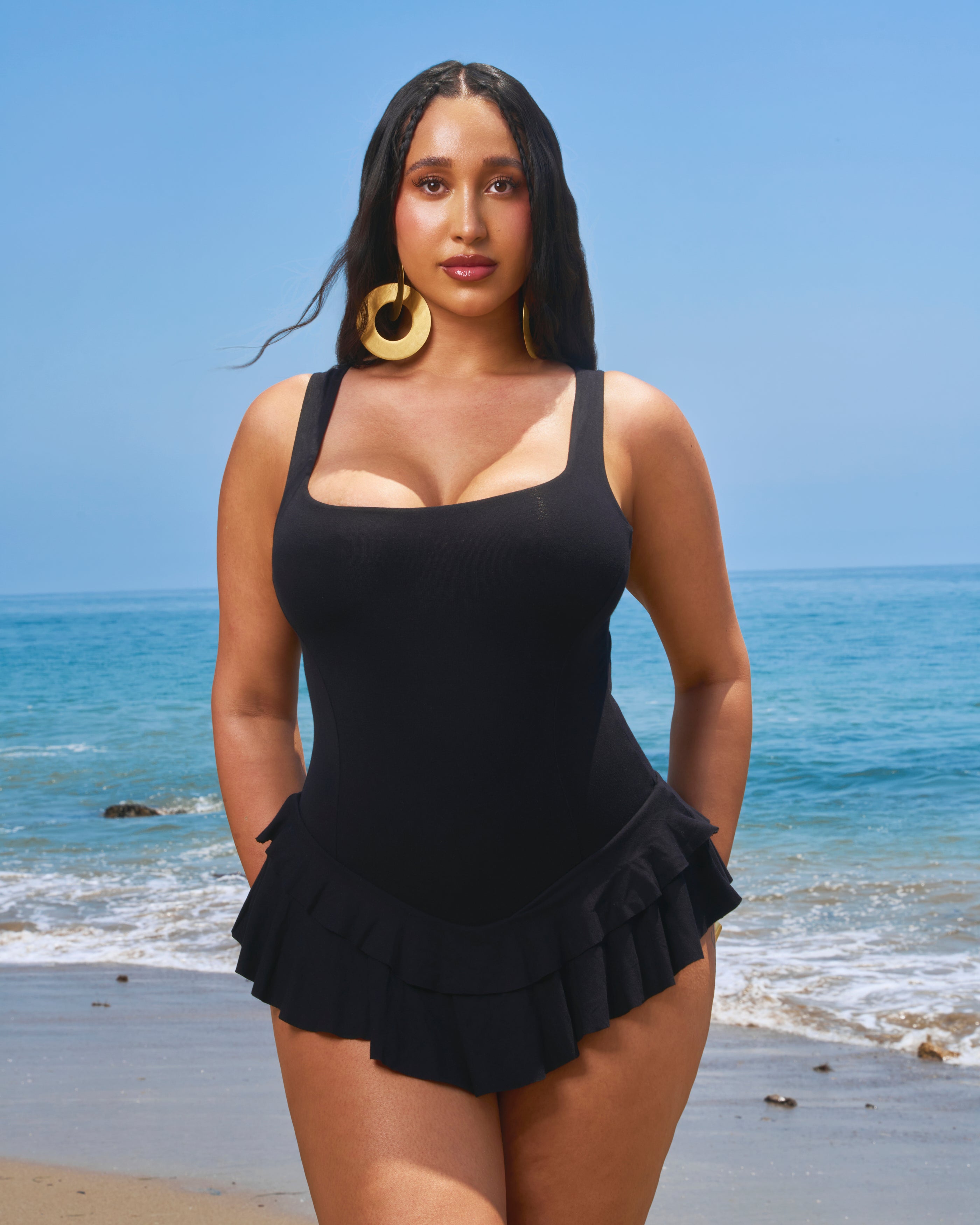 BUNS OUT MINI DRESS (BLACK)